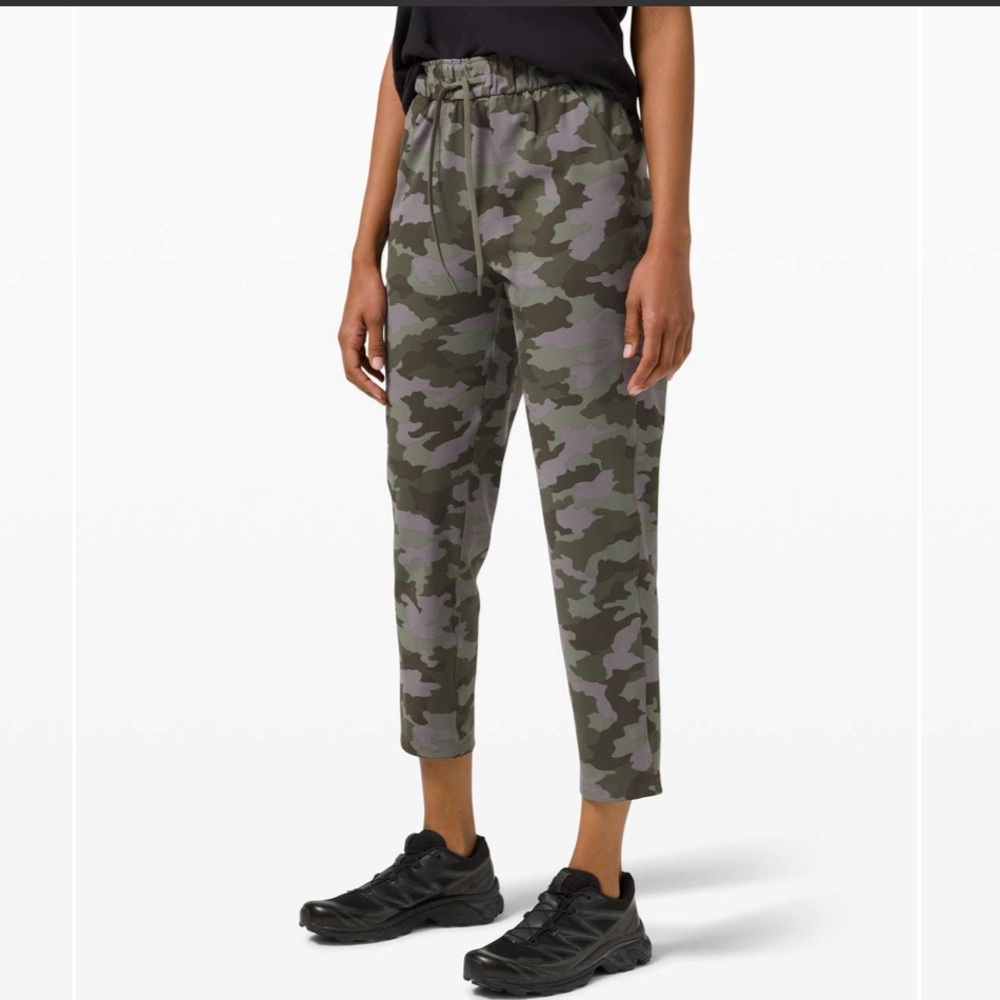 Lululemon Keep Moving Pant 7/8 High-Rise Camo LuxTreme Size 2